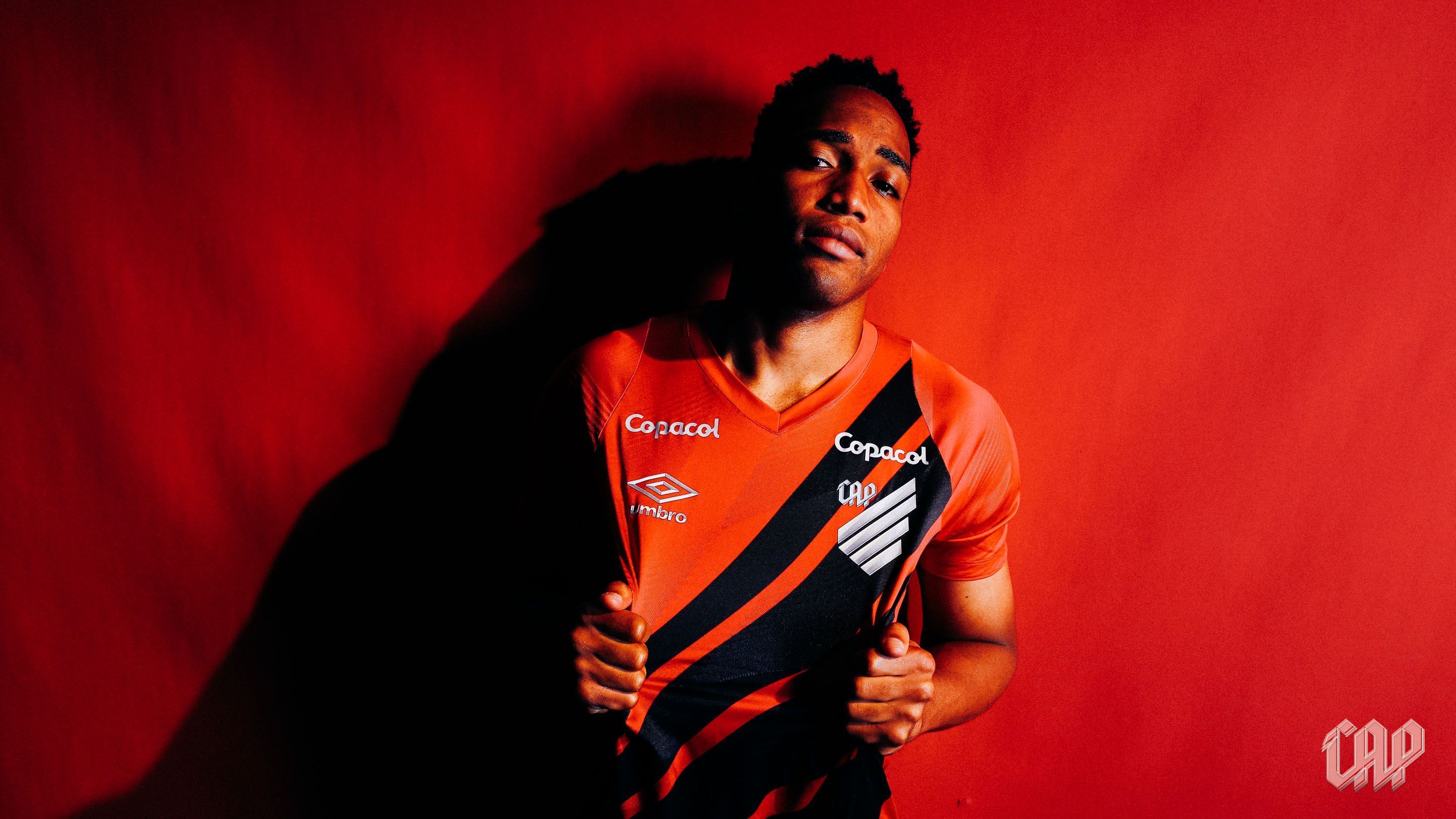 Athletico-PR anuncia acerto com jogador revelado por clube campeão da Libertadores