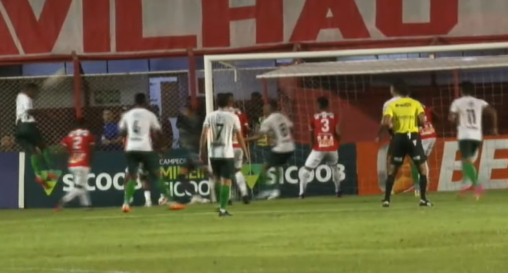 Villa Nova e Ipatinga empatam em confronto de seis gols pelo Mineiro