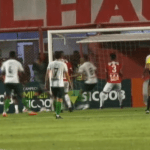 Villa Nova e Ipatinga empatam em confronto de seis gols pelo Mineiro