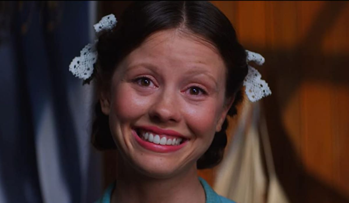 Mia Goth entra com pedido oficial de divórcio de Shia LaBeouf pela segunda vez