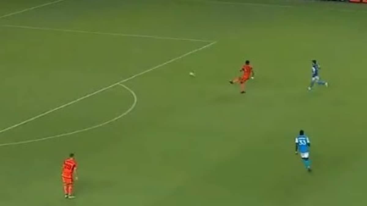 Ex-Atlético marca gol contra impressionante nos EUA; veja vídeo