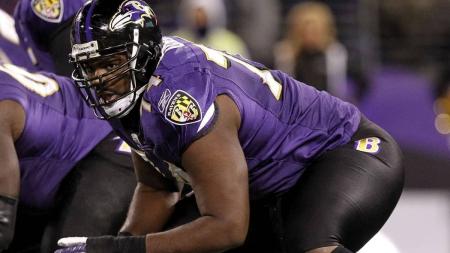Michael Oher entrou na Justiça contra família que, supostamente o adotou