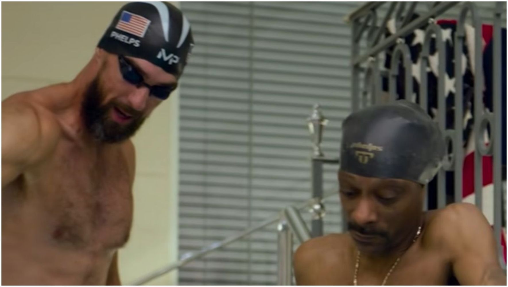 Multicampão olímpico, Michael Phelps 'dá aula' de natação a Snoop Dogg; assista