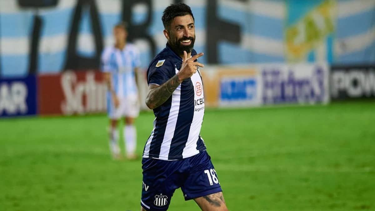 Dificuldades financeiras viram problema no Vasco por atacante uruguaio