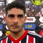 Meia do São Paulo dispara contra juiz e diz que Corinthians tem 12 jogadores