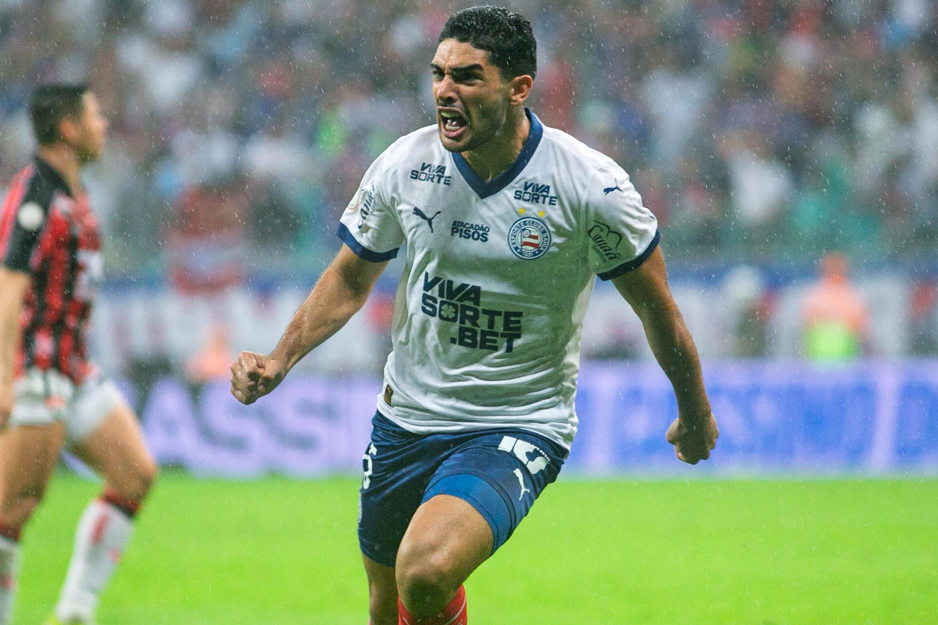 No Ba-Vi, Michel Araújo faz primeiro gol pelo Bahia e recebe elogios de Ceni
