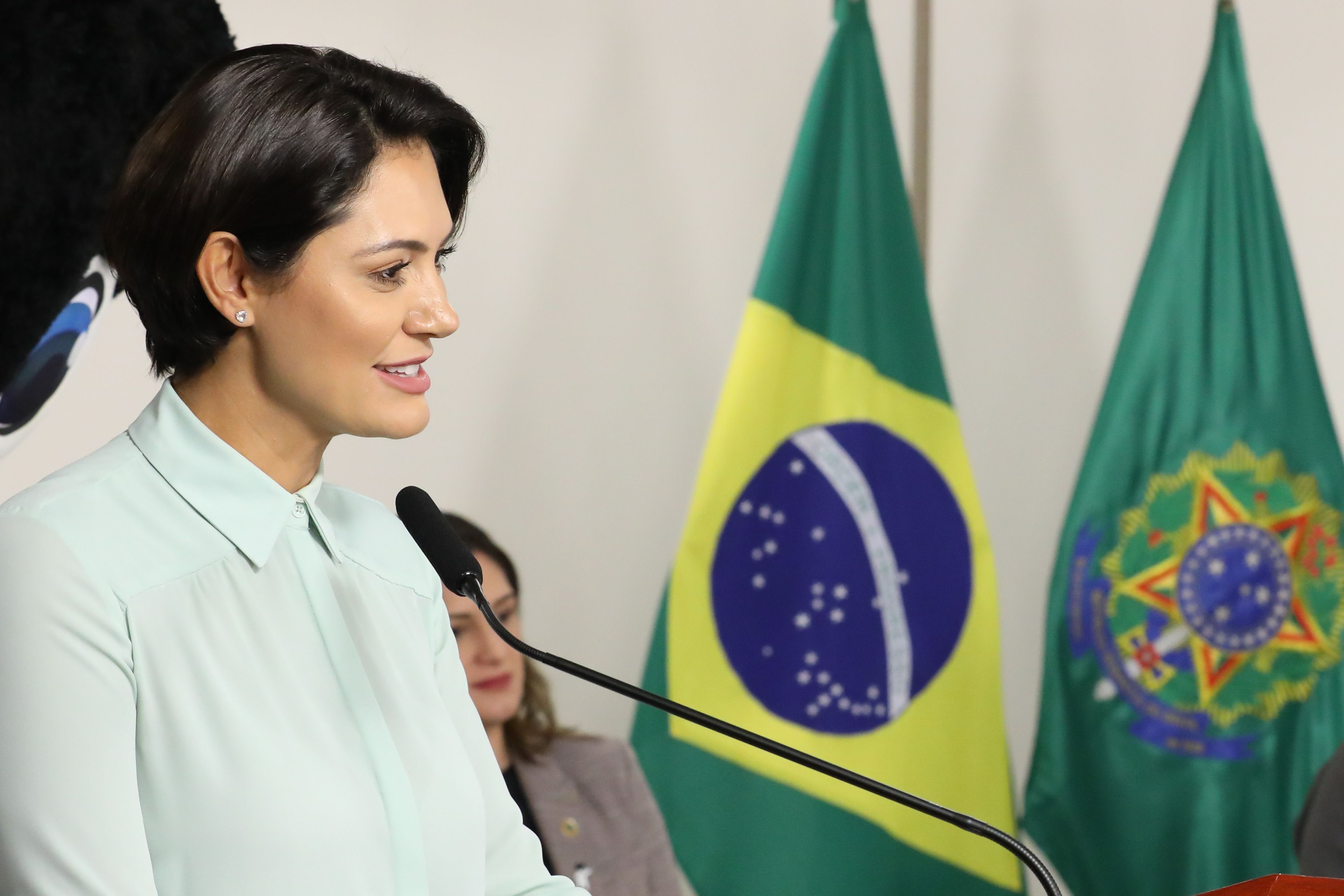Michelle lança guia de conservadorismo com prefácio de Waldemar e pósfacio de Bolsonaro