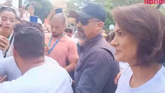 Michelle Bolsonaro discursou em ato contra descriminalização do aborto na Praça da Liberdade