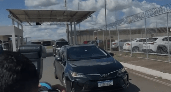 Michelle chega a Brasília após prisão de Bolsonaro