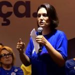 Michelle Bolsonaro critica indicação de Dino para o STF: 'extremamente comunista'