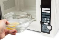 Como limpar o micro-ondas utilizando apenas vinagre e água