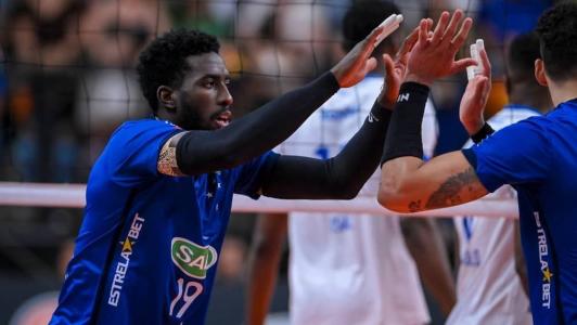 Miguel Ángel López, ponteiro cubano do Cruzeiro, comemora ponto na final contra o Minas
