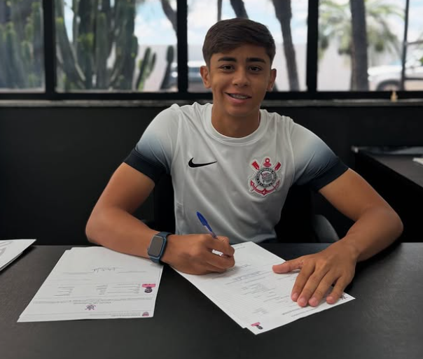 Corinthians acerta com lateral-esquerdo que estava no Retrô FC; confira