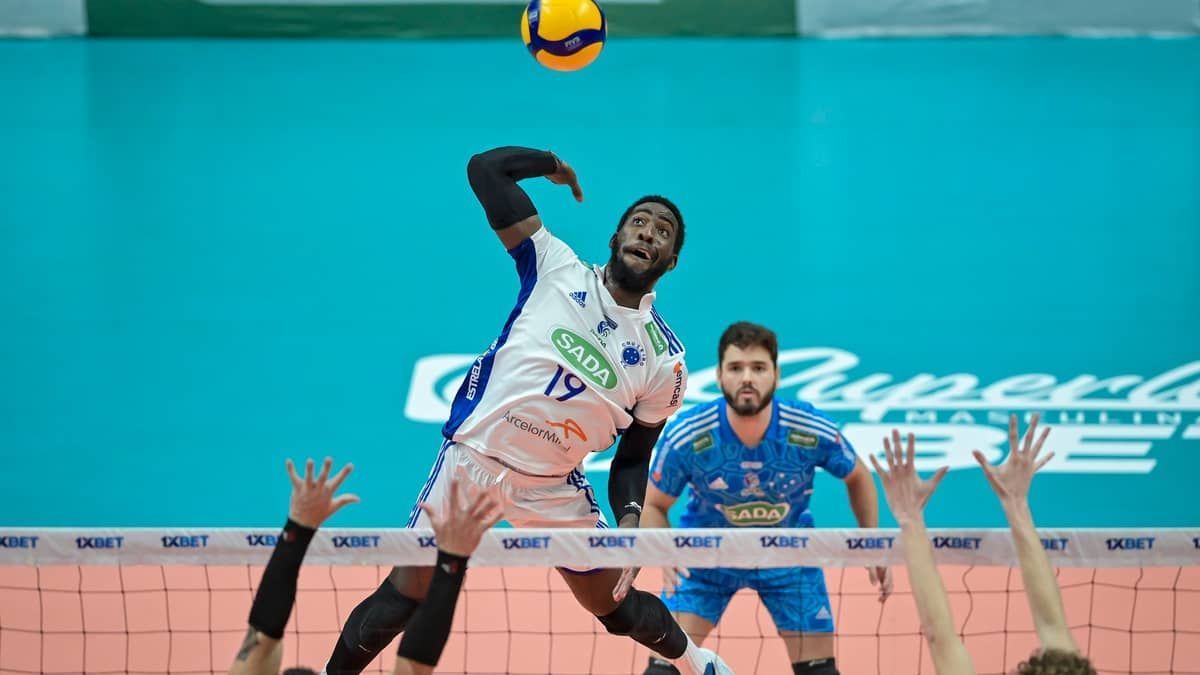 Jogador do Sada Cruzeiro dá tapa na cara de rival do Minas em partida da Superliga; assista