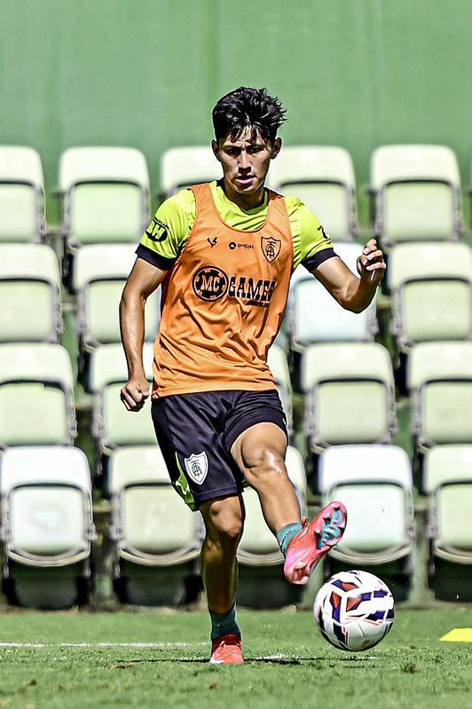 Miguelito, do América, é preso após ser acusado de injúria racial por Allano
