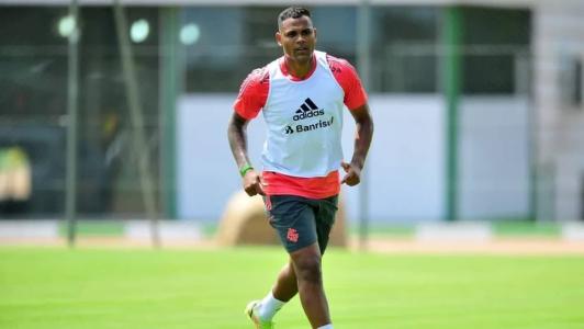 Mikael estava no Internacional antes do acerto com o América