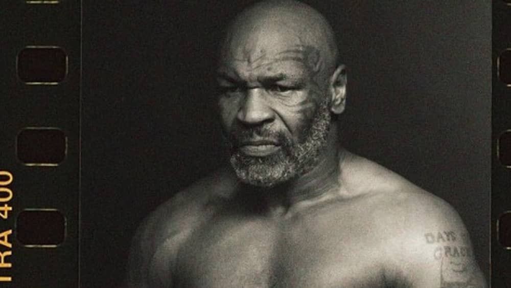 Mike Tyson aparece sem camisa aos 57 anos e afirma: 'ainda tenho' 