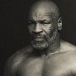 Mike Tyson aparece sem camisa aos 57 anos e afirma: 'ainda tenho' 