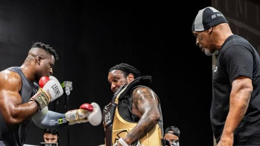Mike Tyson treina Francis Ngannou