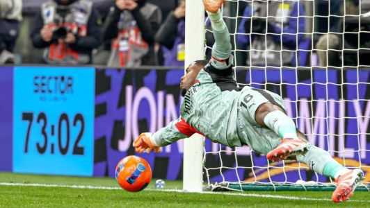 Maignan em defesa durante Internazionale 0 x 1 Milan, pela Serie A da temporada 2025/2026
