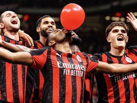 Nkunku comemora gol do Milan na temporada 2025/2026