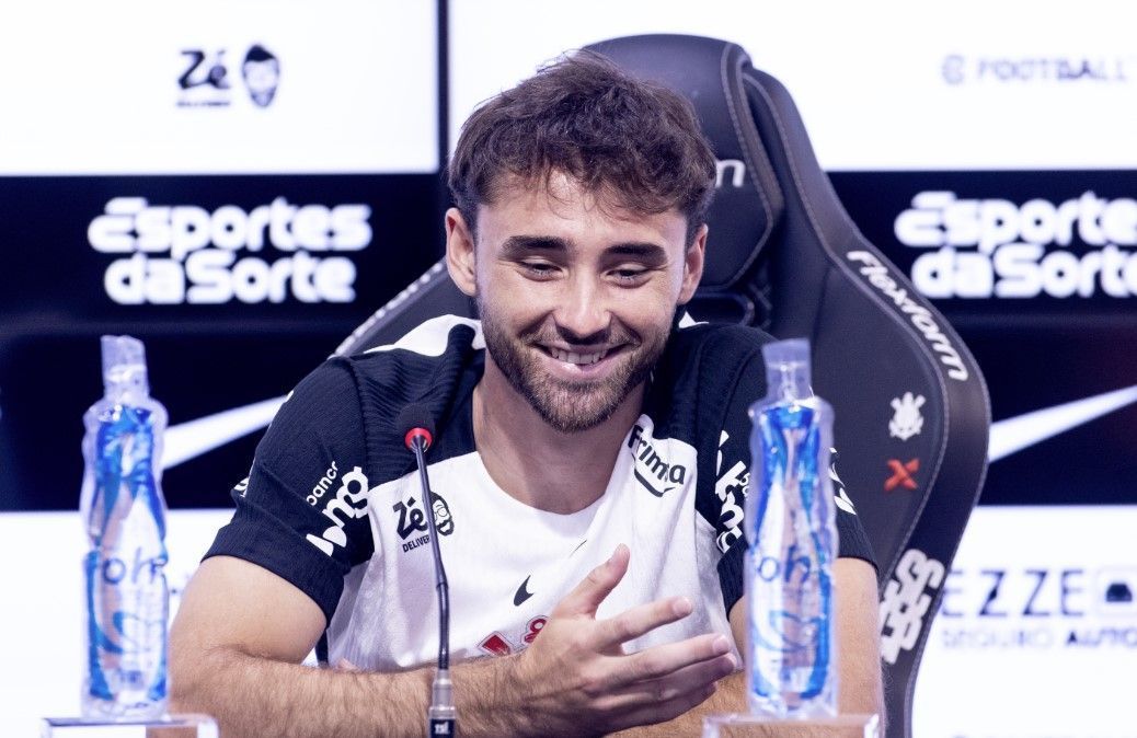 Pedro Milans é apresentado no Corinthians e diz estar pronto para estrear