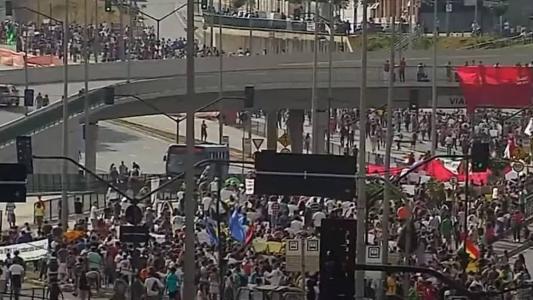 Milhares de manifestantes percorreram ruas do centro da capital até a região da Pampulha, onde cenas de violência se tornaram comum
