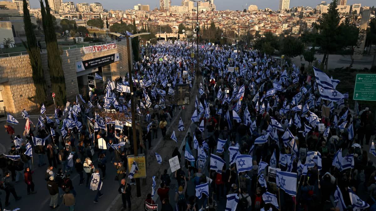 Israel vive onda de protestos antes de votação que tira poderes do Supremo