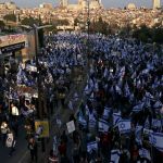 Israel vive onda de protestos antes de votação que tira poderes do Supremo