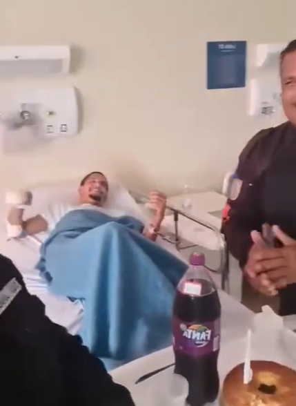 Policiais cantam parabéns para miliciano internado sob custódia; veja vídeo