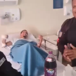Policiais cantam parabéns para miliciano internado sob custódia; veja vídeo