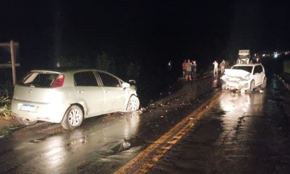 Militar do Exército e despachante ficam feridos em colisão na BR-265 em MG