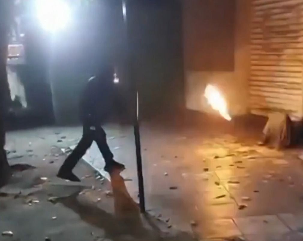 Militar que gravou adolescente ateando fogo em homem em situação de rua e postou na internet é preso