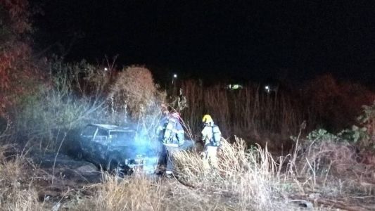 Militares avistaram carro em chamas na madrugada deste domingo (27)