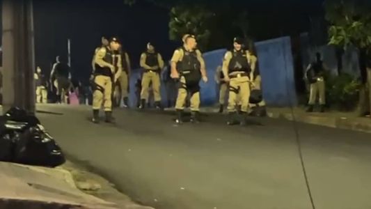 Militares do 22º Batalhão precisaram usar gás lacrimogêneo e bombas de efeito moral para dispersar os manifestantes