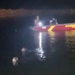 Vídeo: bombeiros resgatam corpos de policiais que morreram afogados durante perseguição  