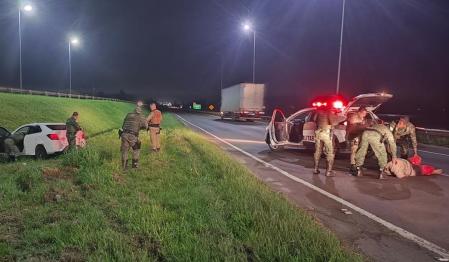 Foto mostra militares em Araranguá, Santa Catarina