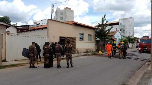 Militares negociam rendição