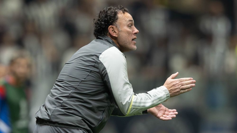 Milito revela como se surpreendeu com San Lorenzo e exalta classificação do Atlético