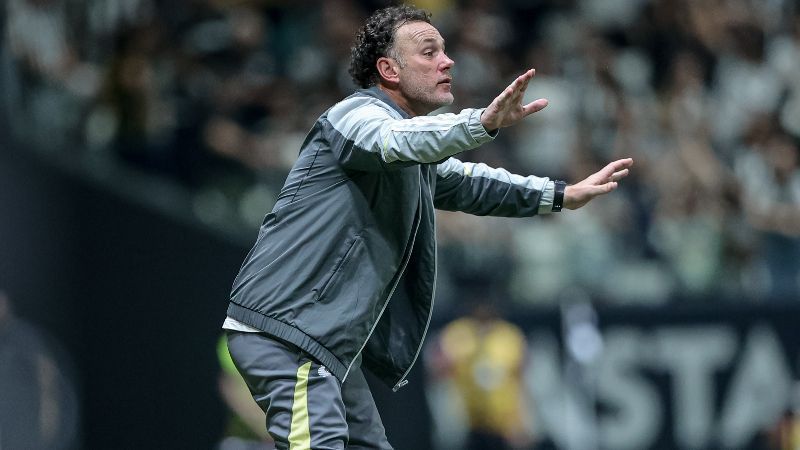 Milito elogia intensidade do Atlético em vitória contra o Sport: 'Muito contente'
