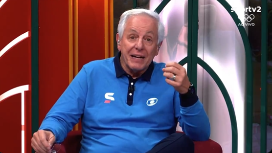 Narrador chora ao vivo, se despede da Globo e recebe homenagem