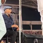 Milton Nascimento canta em último show da banda Coldplay no Brasil