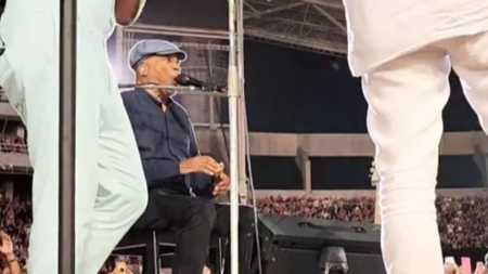 Milton Nascimento foi um dos convidados do último show do Coldplay no Brasil