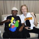 Milton Nascimento e Paul McCartney trocam presentes na despedida da turnê 'Got Back'