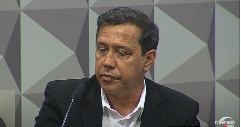 Presidente do Sindnapi fica em silêncio durante depoimento à CPMI do INSS