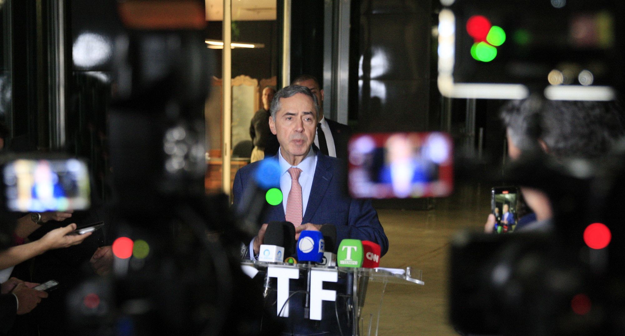 Barroso sobre Bolsonaro: 'elegeu o Supremo como seu adversário'