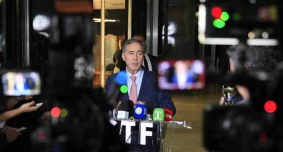 O ministro Luís Roberto Barroso, do STF, concede entrevista coletiva