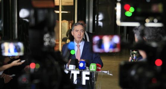 O ministro Luís Roberto Barroso, do STF, concede entrevista coletiva