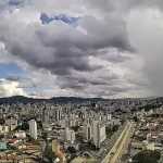 Previsão do tempo: domingo pode ter céu nublado e chuvas em BH