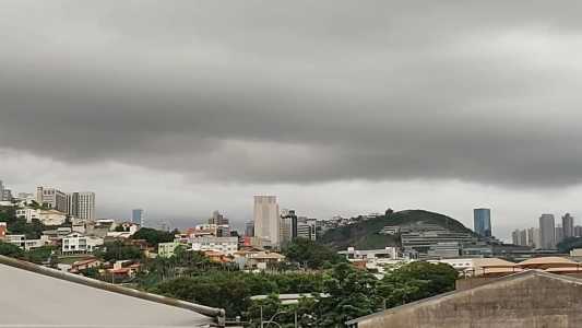 Minas Gerais terá dia com céu parcialmente nublado e pancadas de chuva